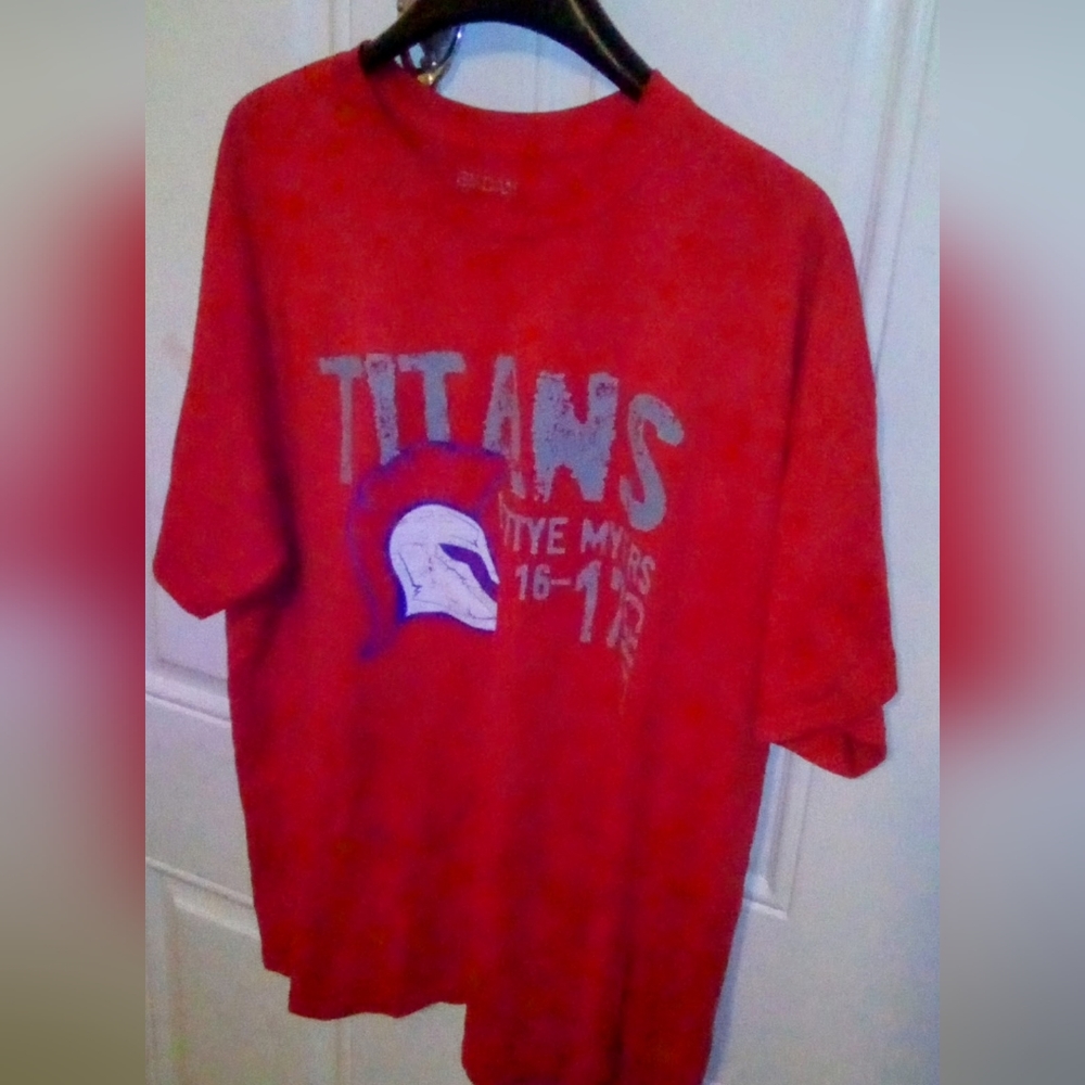Men's Size XL "Gildan Titans" T-shirt in Red/White/Royal Blue